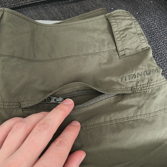 Columbia khaki cargo shorts - Picture 7 of 7